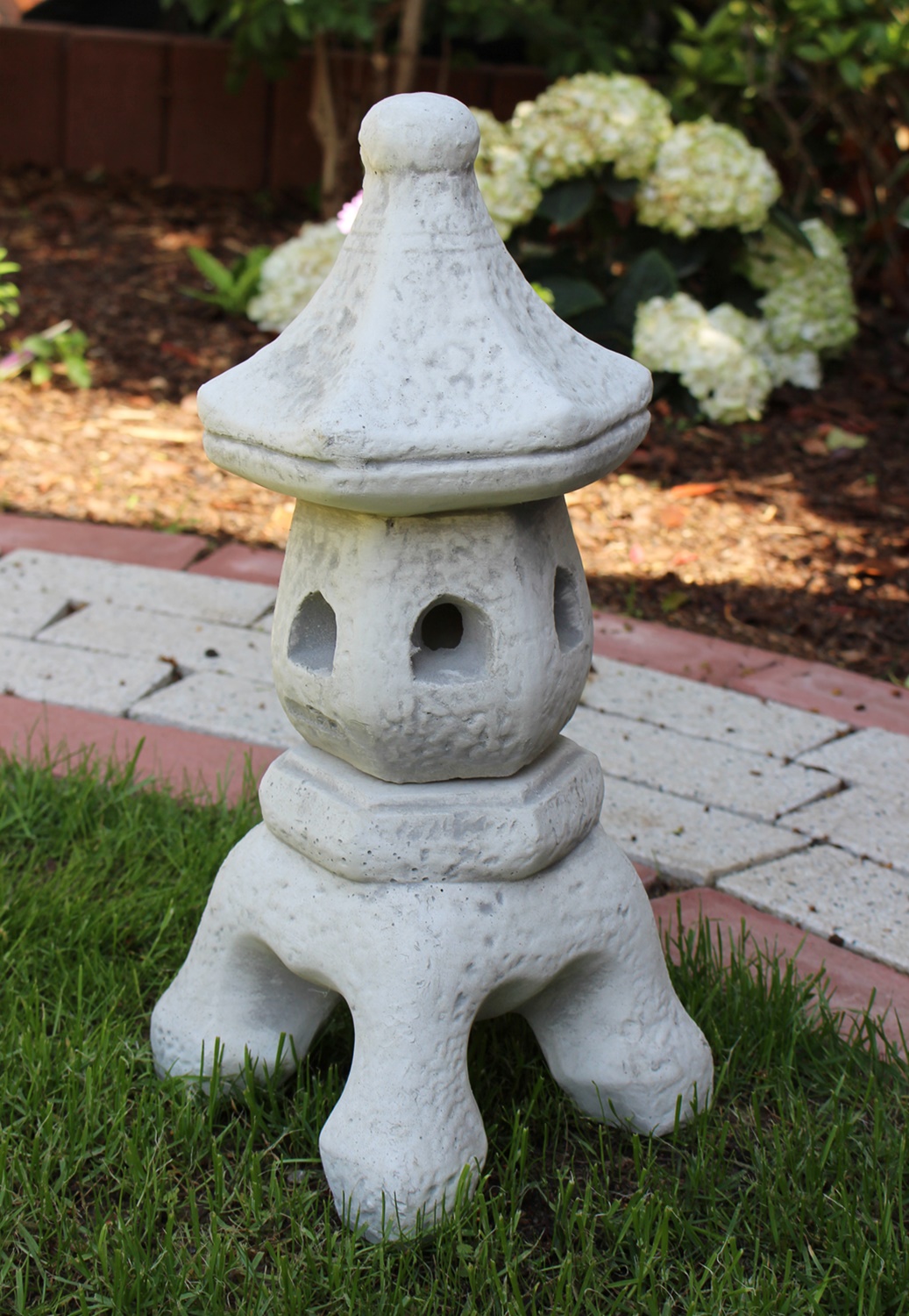 Beton Deko Figur japanische Laterne H 38 cm asiatische Pagode Dekofigur und Gartenskulptur