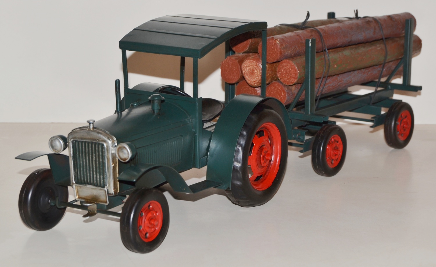 Blechtraktor Nostalgie Modellauto Oldtimer Marke Hanomag mit Holzanhänger Traktor Modell R40 L 63 cm