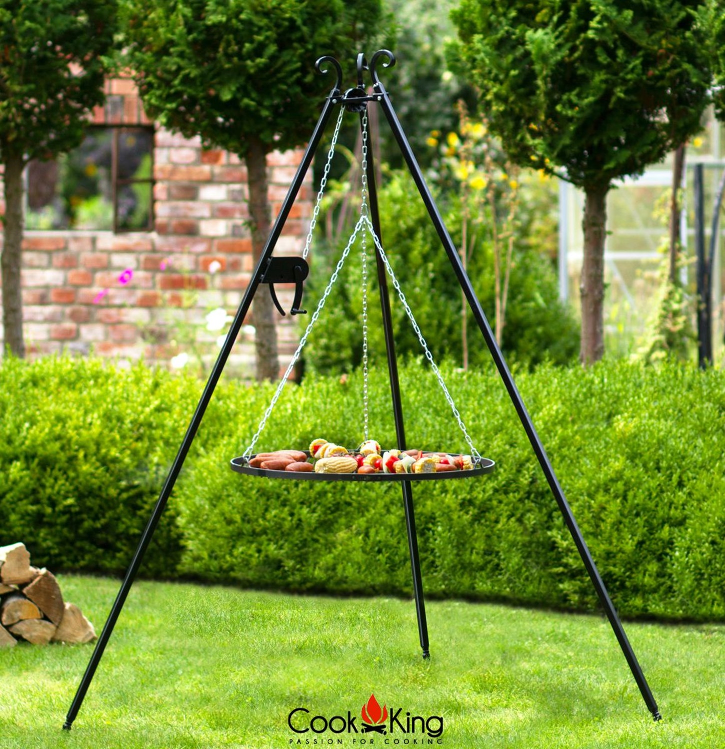 Dreibein mit Kurbel H 180 cm mit Grillrost Ø 70 cm aus Rohstahl Schwenkgrill Grill Grillständer