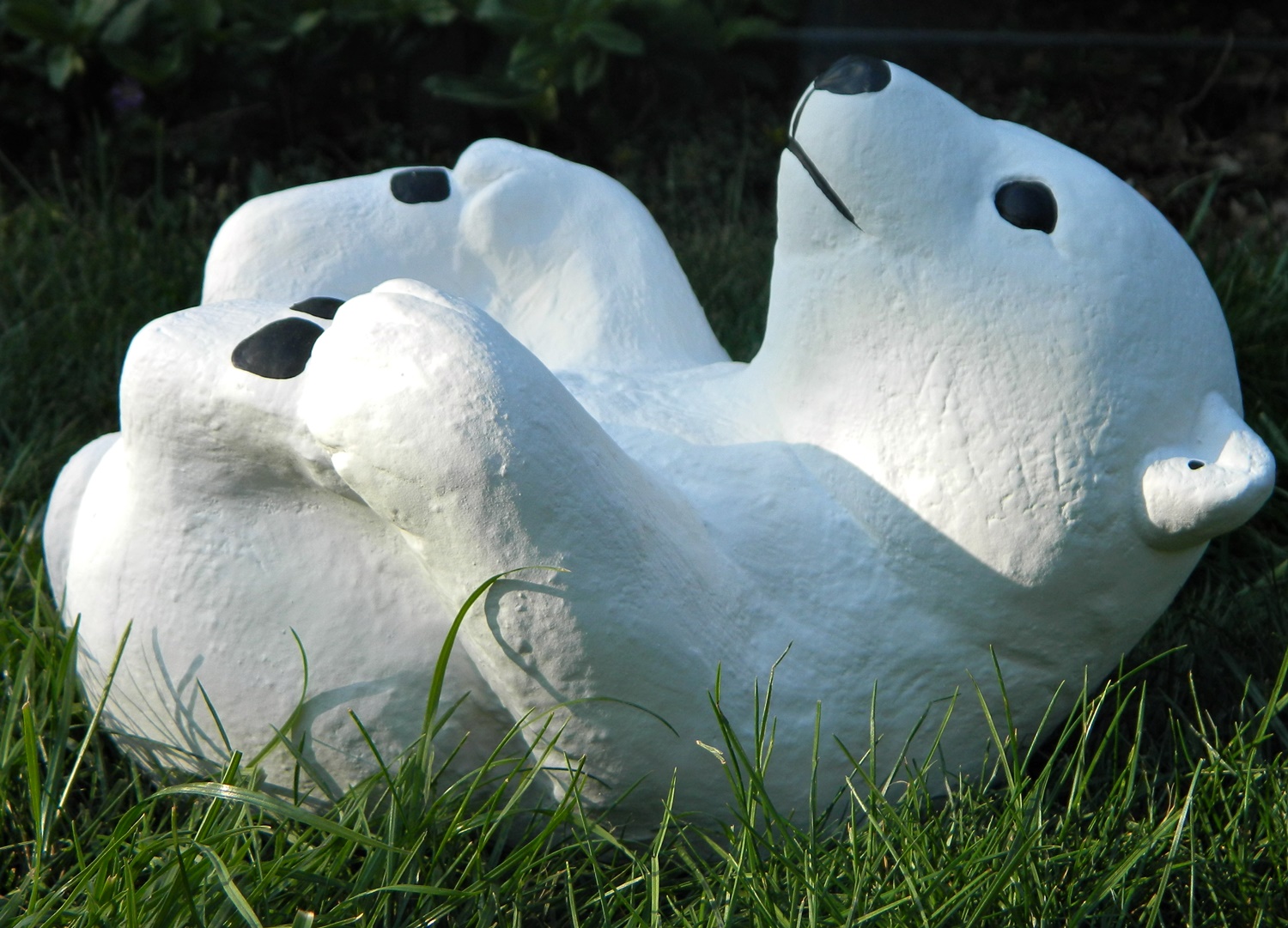 Beton Figur kleiner Eisbär H 18 cm Dekofigur und Gartenfigur
