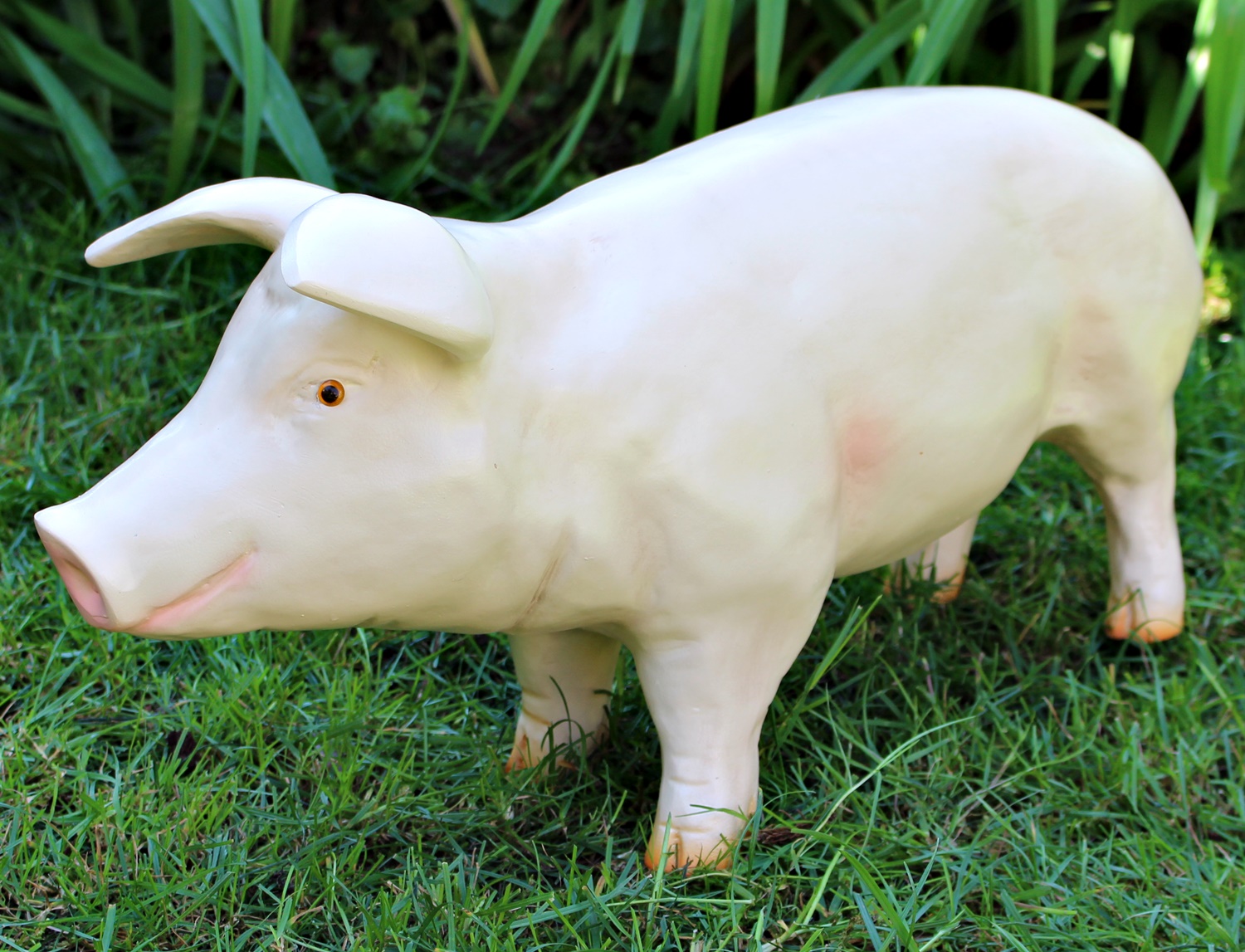 Dekorationsfigur Tierfigur Schwein Ferkel stehend rechts H 27 cm Dekofigur aus Kunstharz